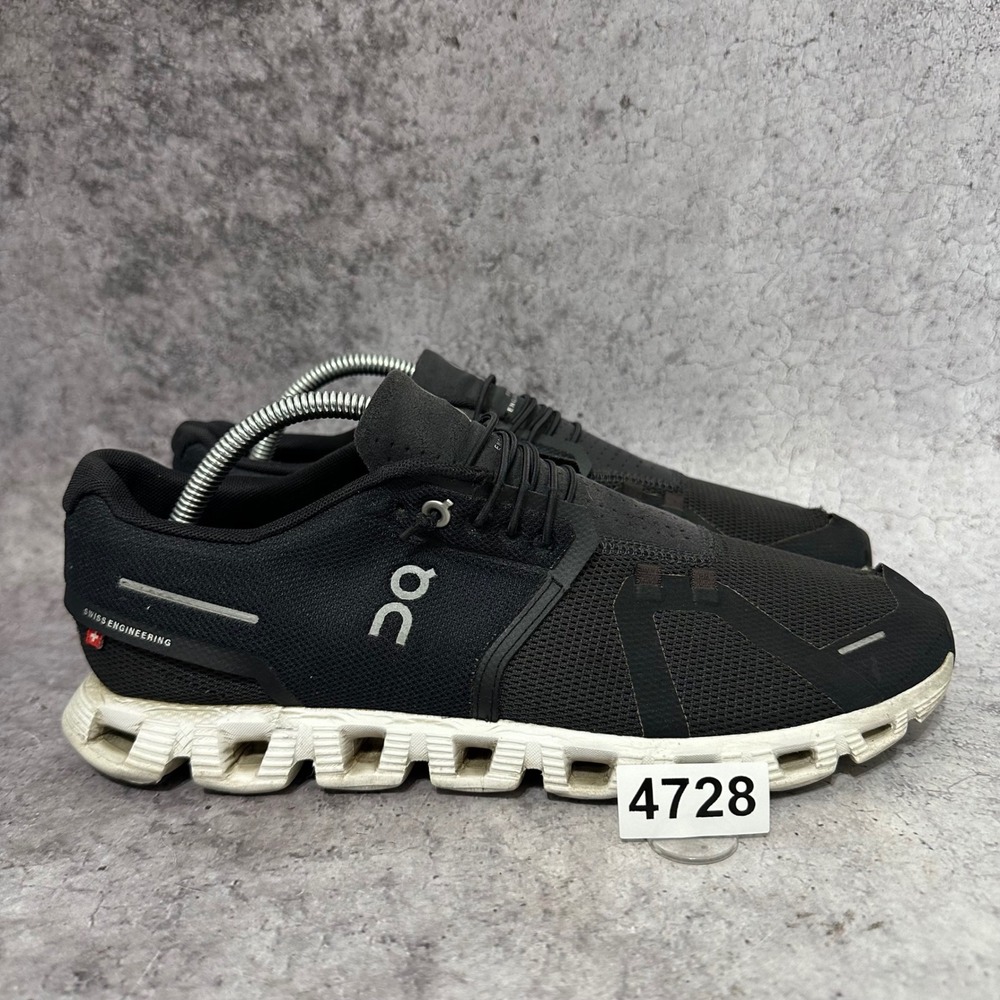 On Cloud 5 Running Shoes Mens 9.5 Black White Swiss Engineering (FLAW)